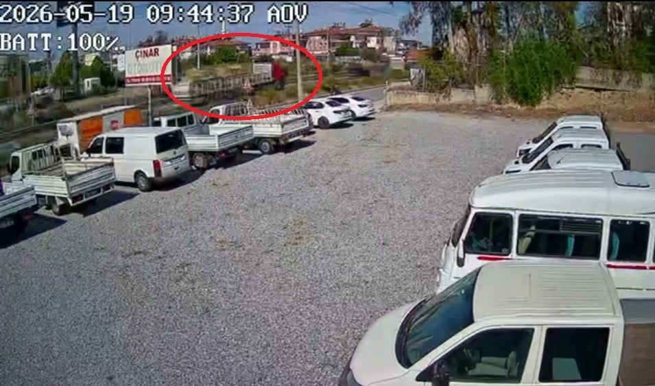 ANTALYA’NIN MANAVGAT İLÇESİNDE KAMYONUN ÇARPTIĞI YAYA AĞIR YARALI OLARAK KALDIRILDIĞI HASTANEDE...