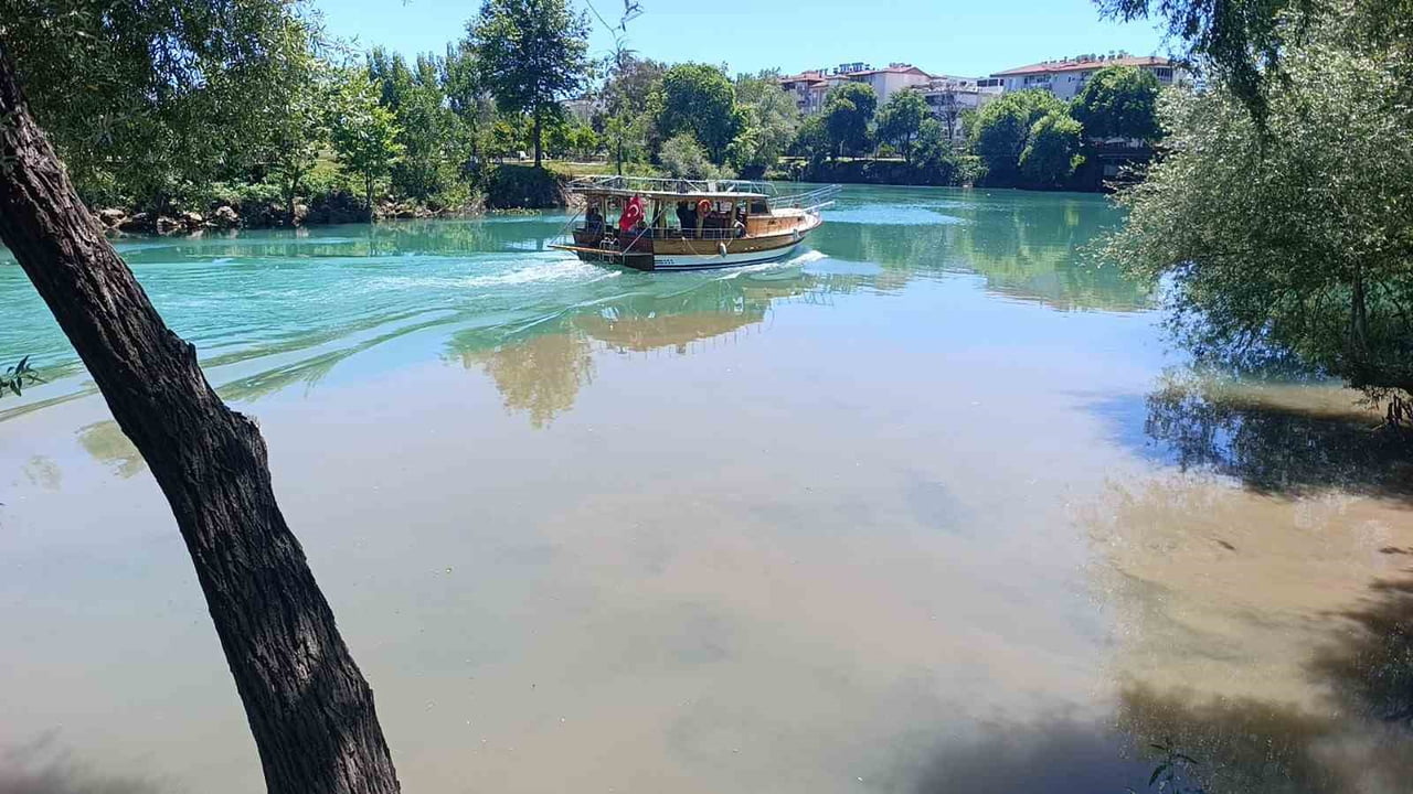 ANTALYA’NIN MANAVGAT İLÇESİNDE ‘MAVİ NURDAN BİR IRMAK’ SÖZLERİYLE ŞARKILARA KONU OLAN MANAVGAT...