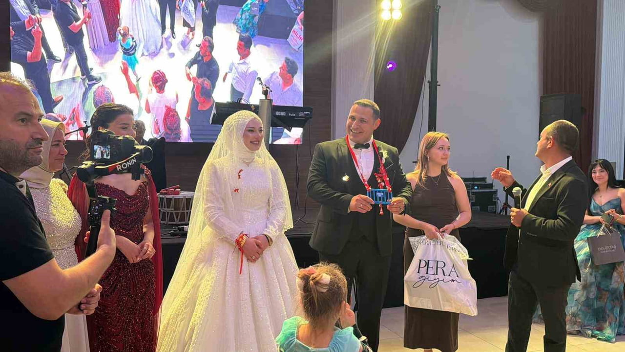ANTALYA’NIN SERİK İLÇESİNDE DÜNYAEVİNE GİREN DAMADA, HAYATININ EN MUTLU GÜNÜNDE MESAİ...