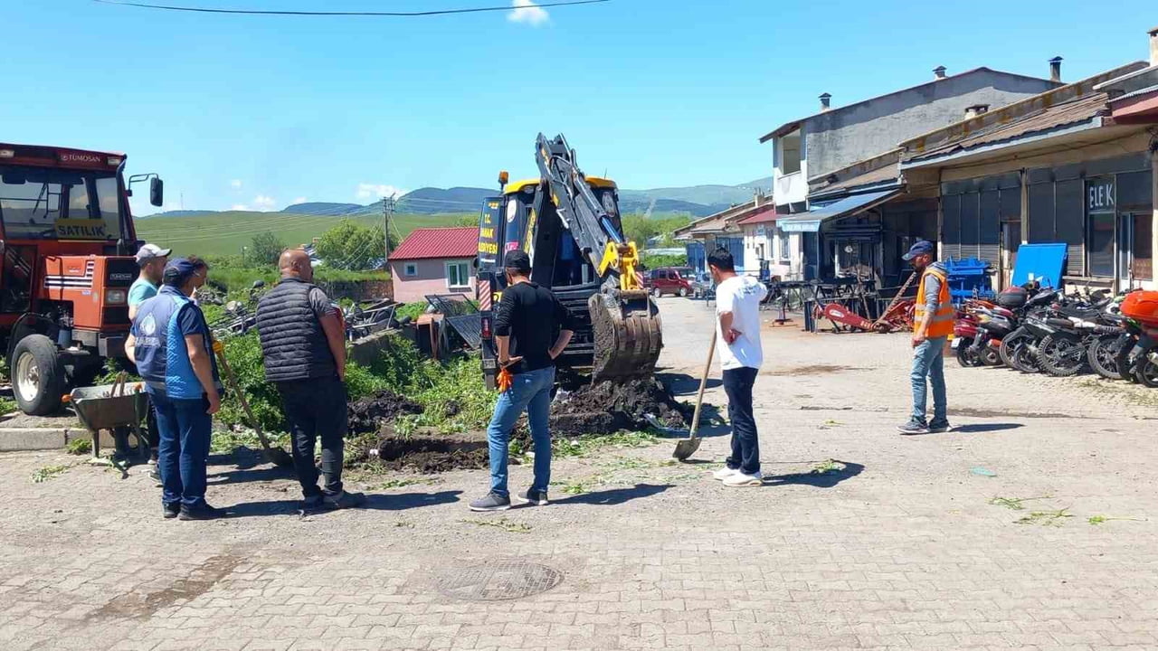 ARAHAN'IN HANAK İLÇESİNDE DOĞALGAZ ALTYAPI ÇALIŞMALARI DEVAM EDİYOR.  (OLGUN...