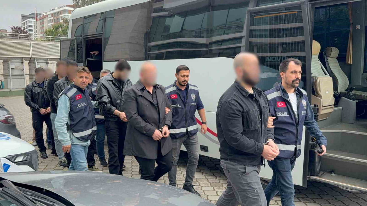 ARALARINDA BAR SAHİBİ VE ÇALIŞANLARIN DA BULUNDUĞU 7 KİŞİ GÖZALTINA ALINDI.