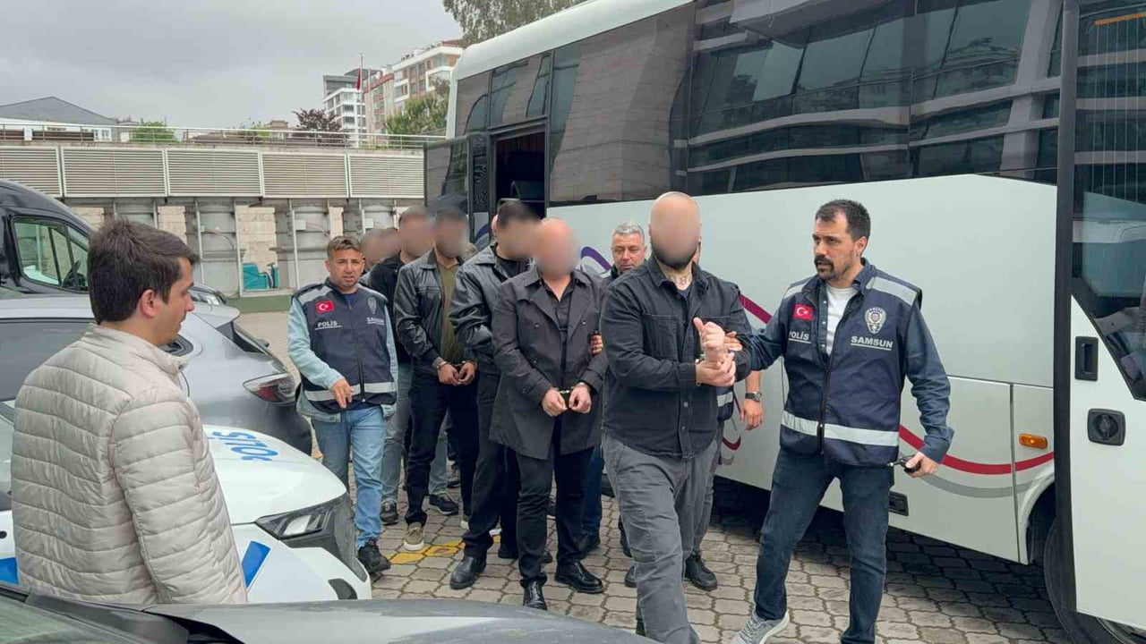 ARALARINDA BAR SAHİBİ VE ÇALIŞANLARIN DA BULUNDUĞU 7 KİŞİ GÖZALTINA ALINDI.