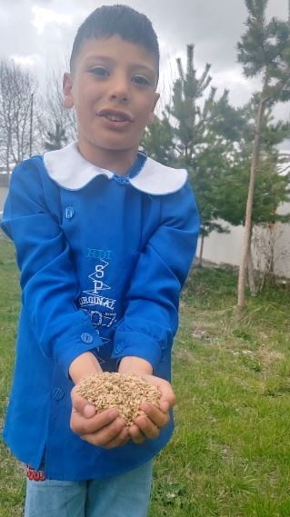 ARDAHAN'IN DAMAL İLÇESİ SEYİTÖREN KÖYÜ İLKOKULU ÖĞRETMEN VE ÖĞRENCİLERİNCE 14 MAYIS DÜNYA...