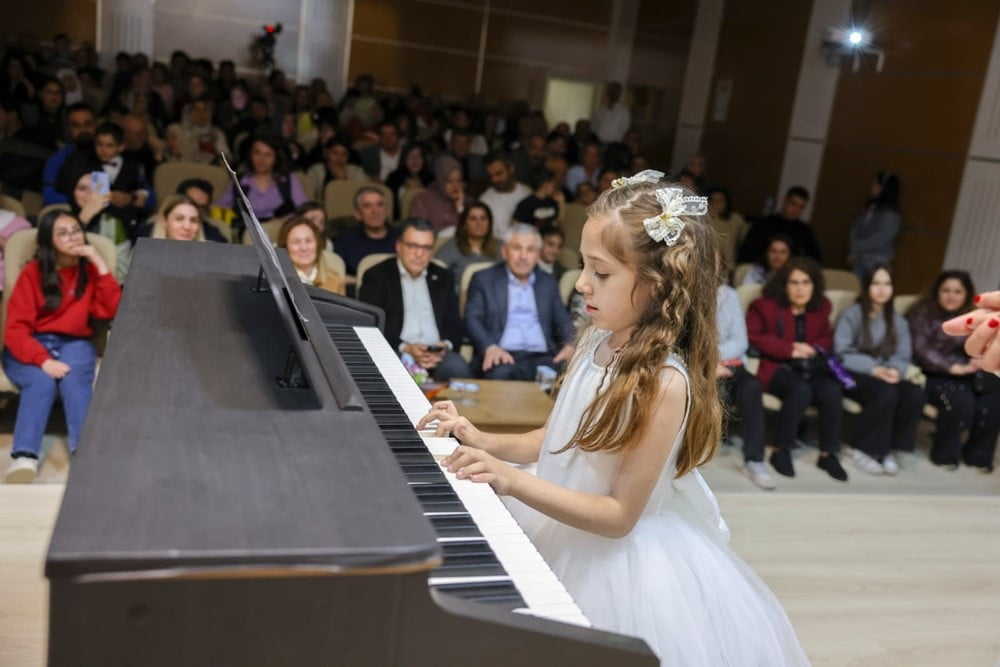 ARDAHAN’DA SANAT RÜZGÂRI: NURİ VATAN KÜLTÜR MERKEZİ KURSİYERLERİNDEN MUHTEŞEM YILSONU KONSERİ....
