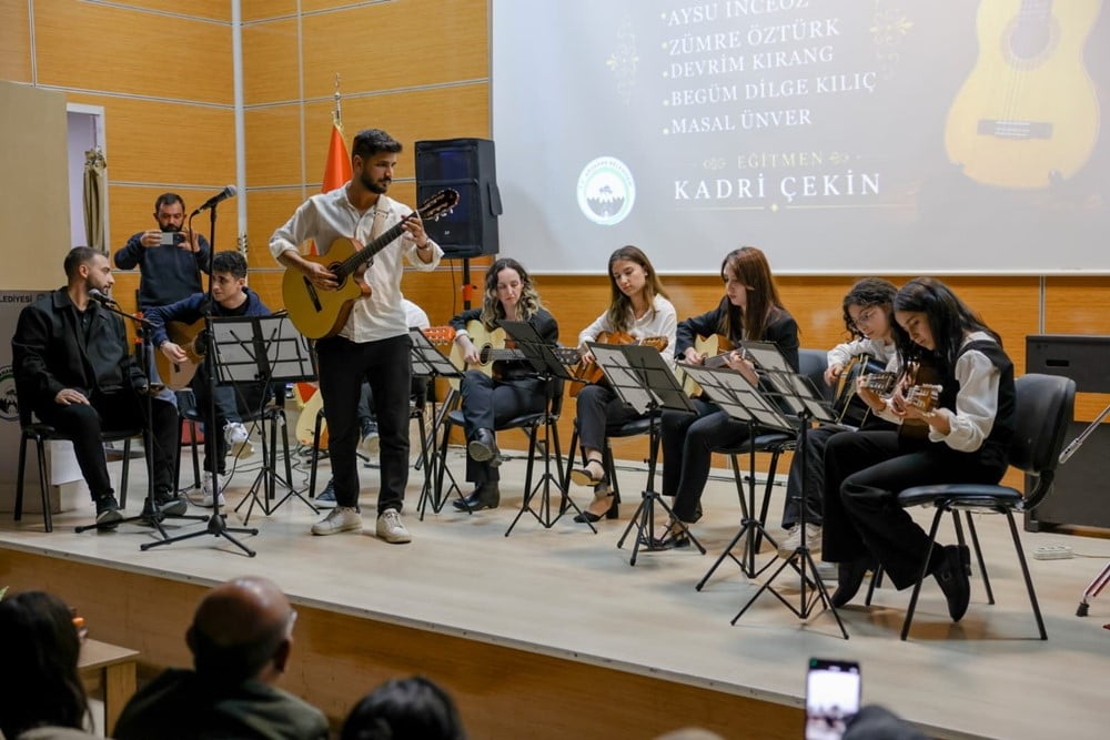 ARDAHAN’DA SANAT RÜZGÂRI: NURİ VATAN KÜLTÜR MERKEZİ KURSİYERLERİNDEN MUHTEŞEM YILSONU KONSERİ....