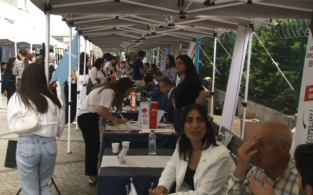 AREL ÜNİVERSİTESİ'NDE İLK KEZ DÜZENLENEN ‘SAĞLIKTA KARİYER GÜNLERİ' İLE 2 BİNDEN FAZLA ÖĞRENCİ...