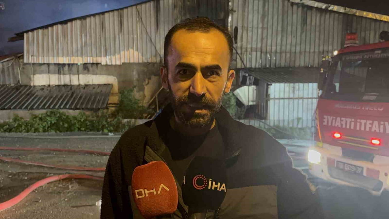 ARNAVUTKÖY’DE AHŞAP KALIP ÜRETİM TESİSİNDE YANGIN ÇIKTI