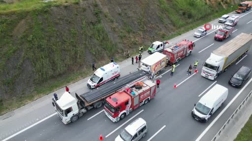 Arnavutköy’de, kamyonet demir yüklü tıra arkadan vurdu: 1 ölü