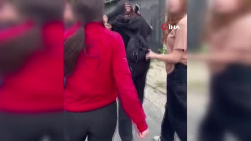 Arnavutköy’de okul çıkışında akran zorbalığı kamerada: Saçından tuttukları kızı tekme tokat darp...