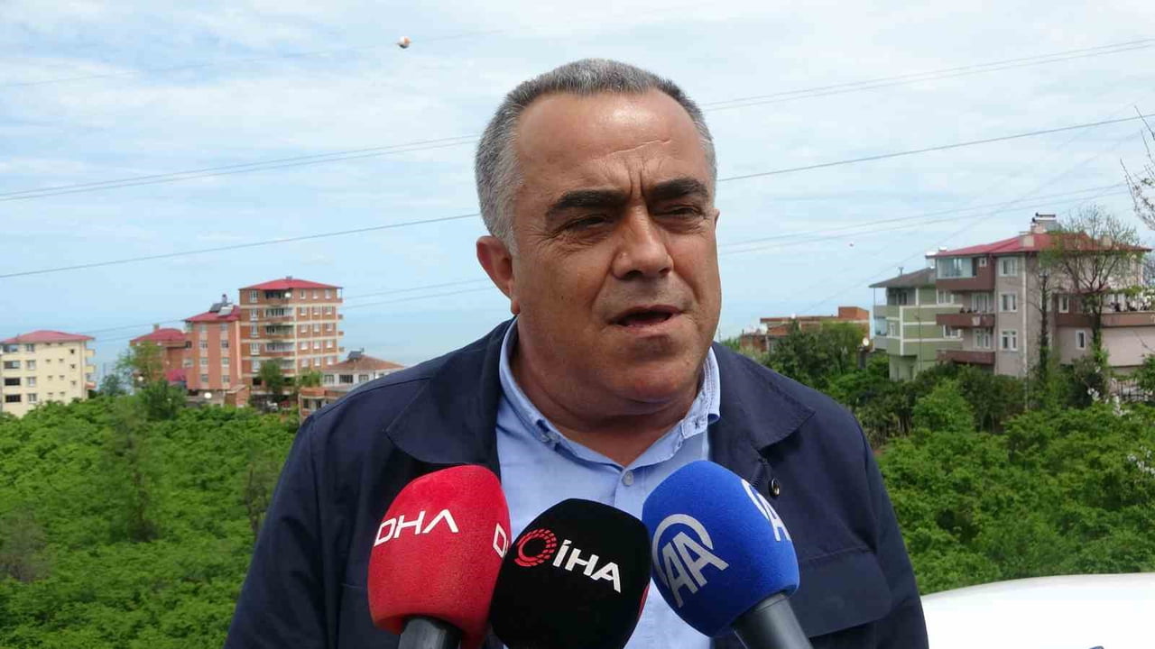 ARSİN KONAK MAHALLESİ MUHTARI ORHAN YAŞAR SUNGUROĞLU, "AİLENİN ATA TOPRAĞI BURASI. KENDİLERİ...
