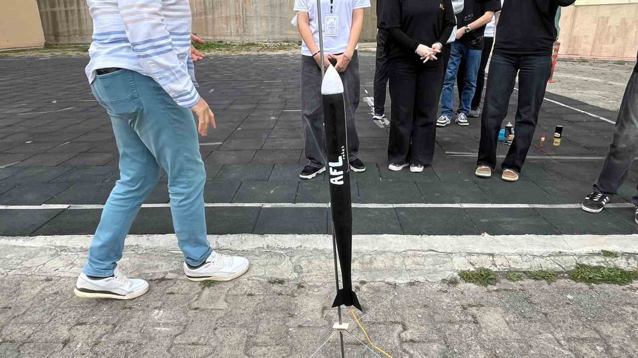 ARTVİN FEN LİSESİ ÖĞRENCİLERİNİN HAZIRLADIĞI ROKET PROJELERİ TÜBİTAK 4006 BİLİM FUARI’NDA...