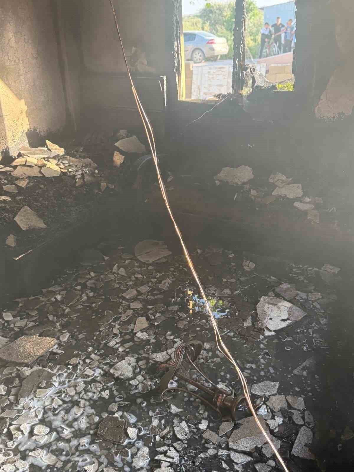 ASA ANTAKYA'DA EV YANGINI (FOTOĞRAFLI) CEMAL KILINÇ HATAY (İHA) - HATAY’IN ANTAKYA İLÇESİNDE ÇIKAN...