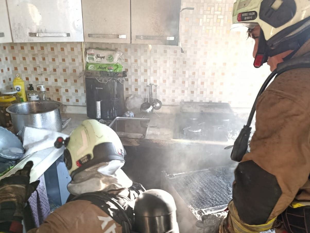 ASA ARSUZ'DA EV YANGINI (FOTOĞRAFLI) CEMAL KILINÇ HATAY (İHA) - HATAY’IN ARSUZ İLÇESİNDE ÇIKAN EV...