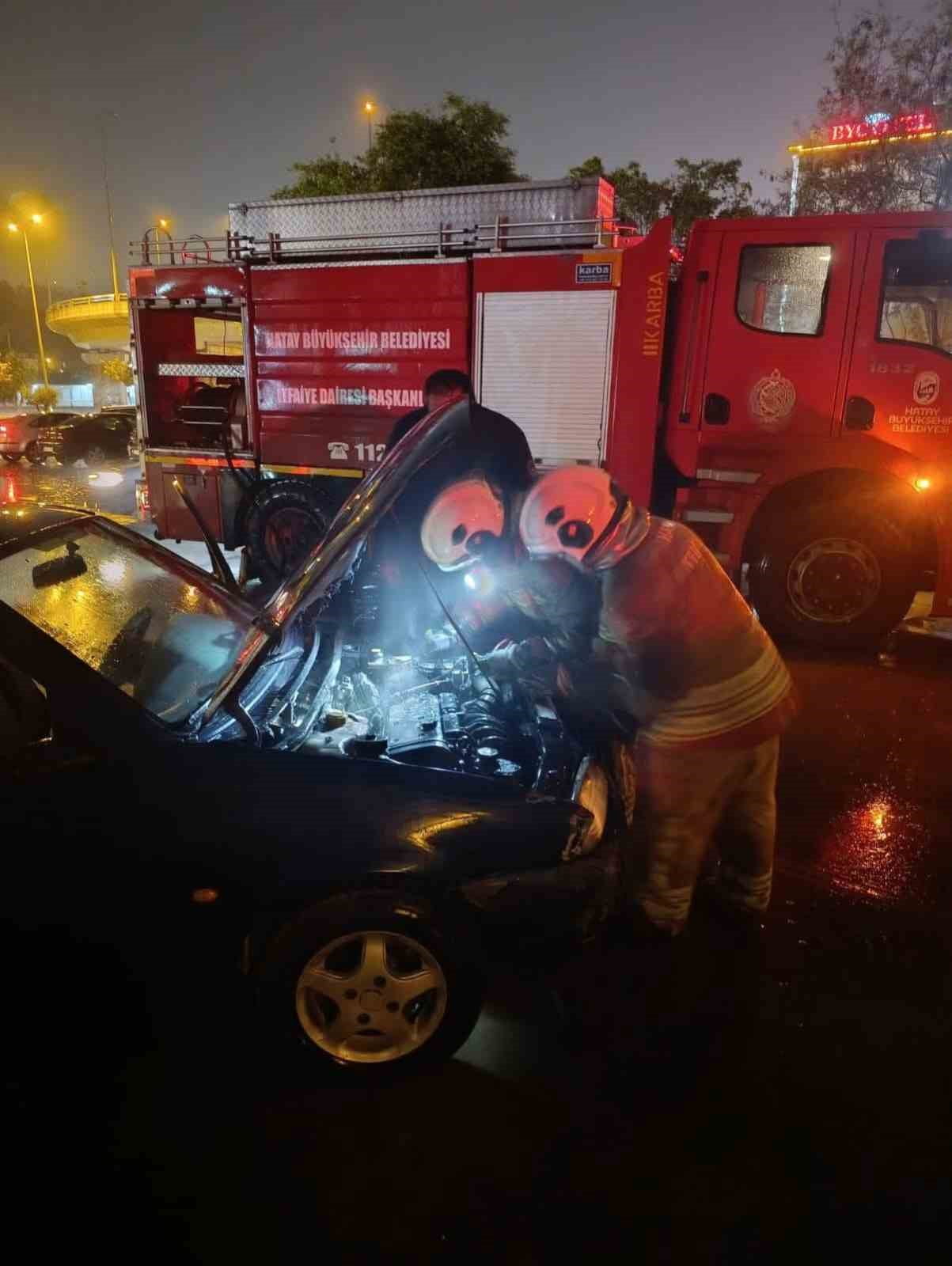 ASA İSKENDERUN'DA ARAÇ YANGINI (FOTOĞRAFLI) CEMAL KILINÇ HATAY (İHA) - HATAY’DA SEYİR HALİNDEYKEN...