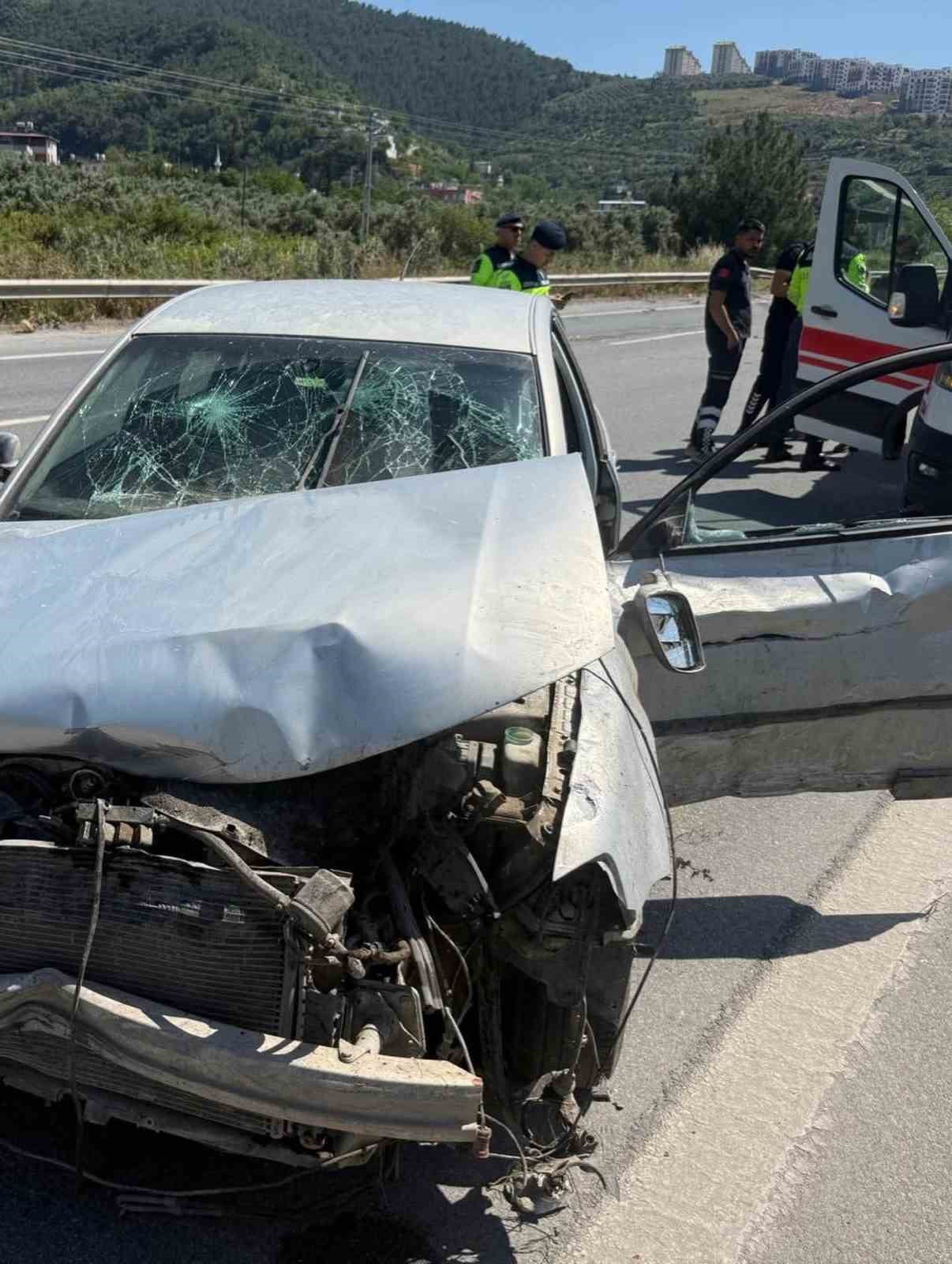 ASA İSKENDERUN'DA TRAFİK KAZASI: 1 YARALI (FOTOĞRAFLI) CEMAL KILINÇ HATAY (İHA) - HATAY’IN...