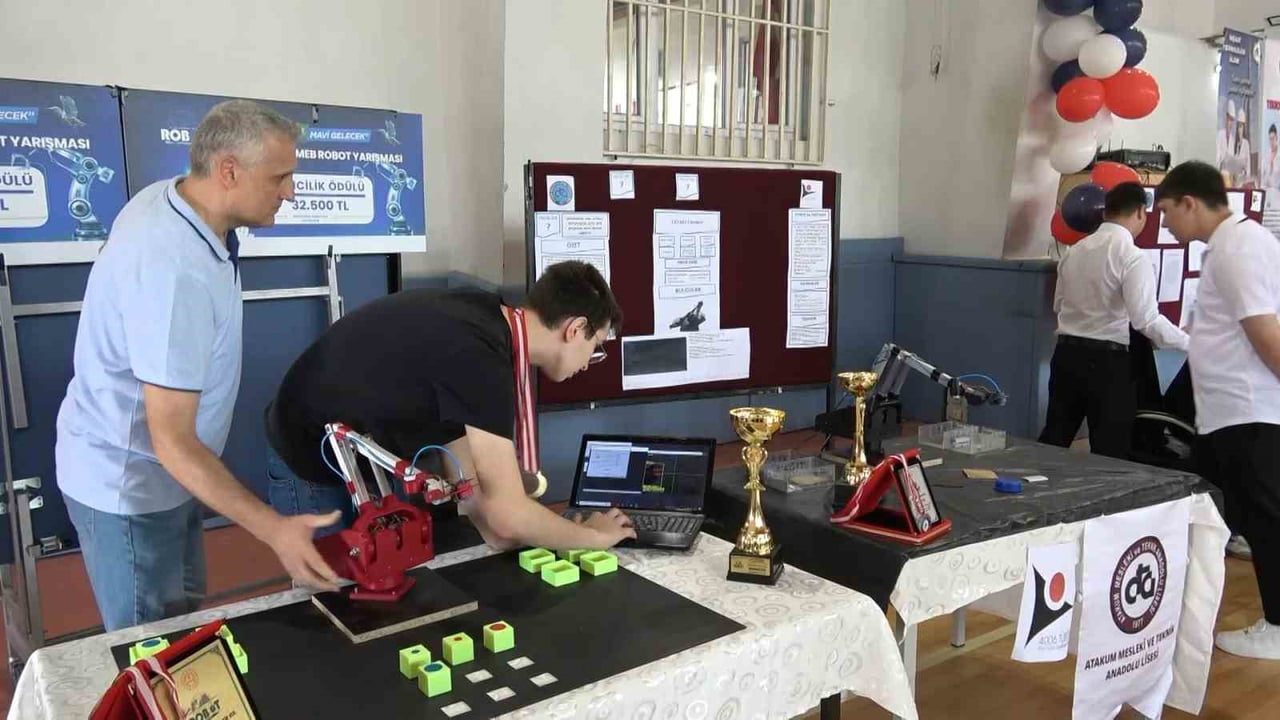 ATAKUM MESLEKİ VE TEKNİK ANADOLU LİSESİ ÖĞRENCİLERİ, 18. ULUSLARARASI MEB ROBOT YARIŞMASI'NDA...
