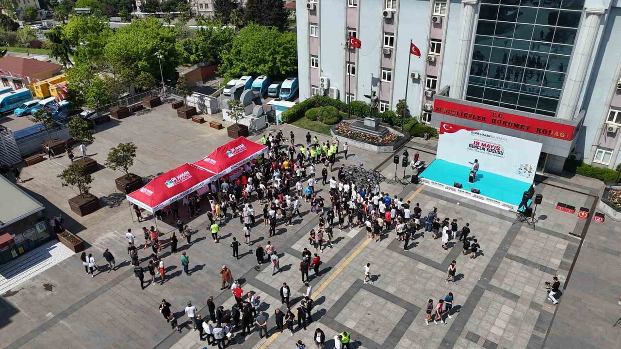 ATATÜRK'ÜN SAMSUN'A ÇIKIŞININ 107'İNCİ YIL DÖNÜMÜ İÇİN DÜZENLENEN KOŞUYA PROFESYONEL VE AMATÖR...