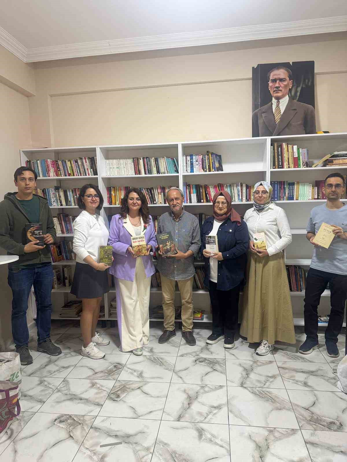 ATATÜRK ÇOCUK KÜTÜPHANELERİ KURUCUSU KİTAP SEVDALISI ‘KİTAP BABA’ LAKAPLI MESUT TİM, BAĞIŞLARLA...