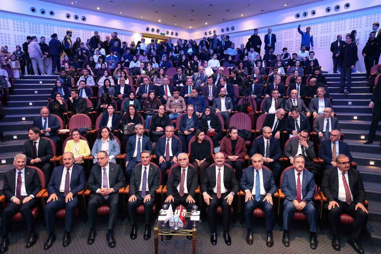 ATATÜRK ÜNİVERSİTESİ EV SAHİPLİĞİNDE DÜZENLENEN “ANAYASA MAHKEMESİNE BİREYSEL BAŞVURUNUN TÜRK...