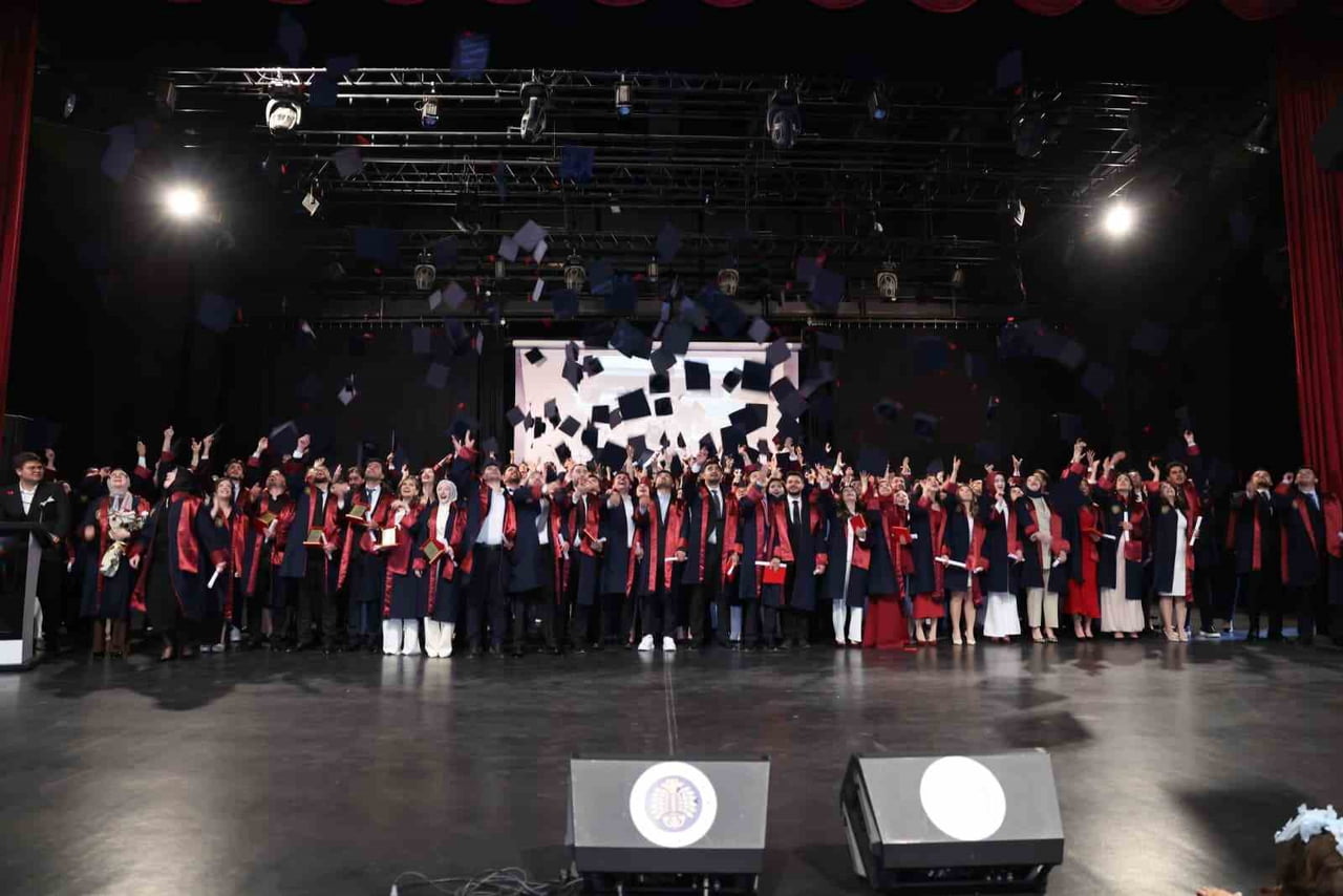 ATATÜRK ÜNİVERSİTESİ HUKUK FAKÜLTESİ’NİN 2026 MEZUNLARI İÇİN DÜZENLENEN PROGRAMA KATILAN ERZURUM...