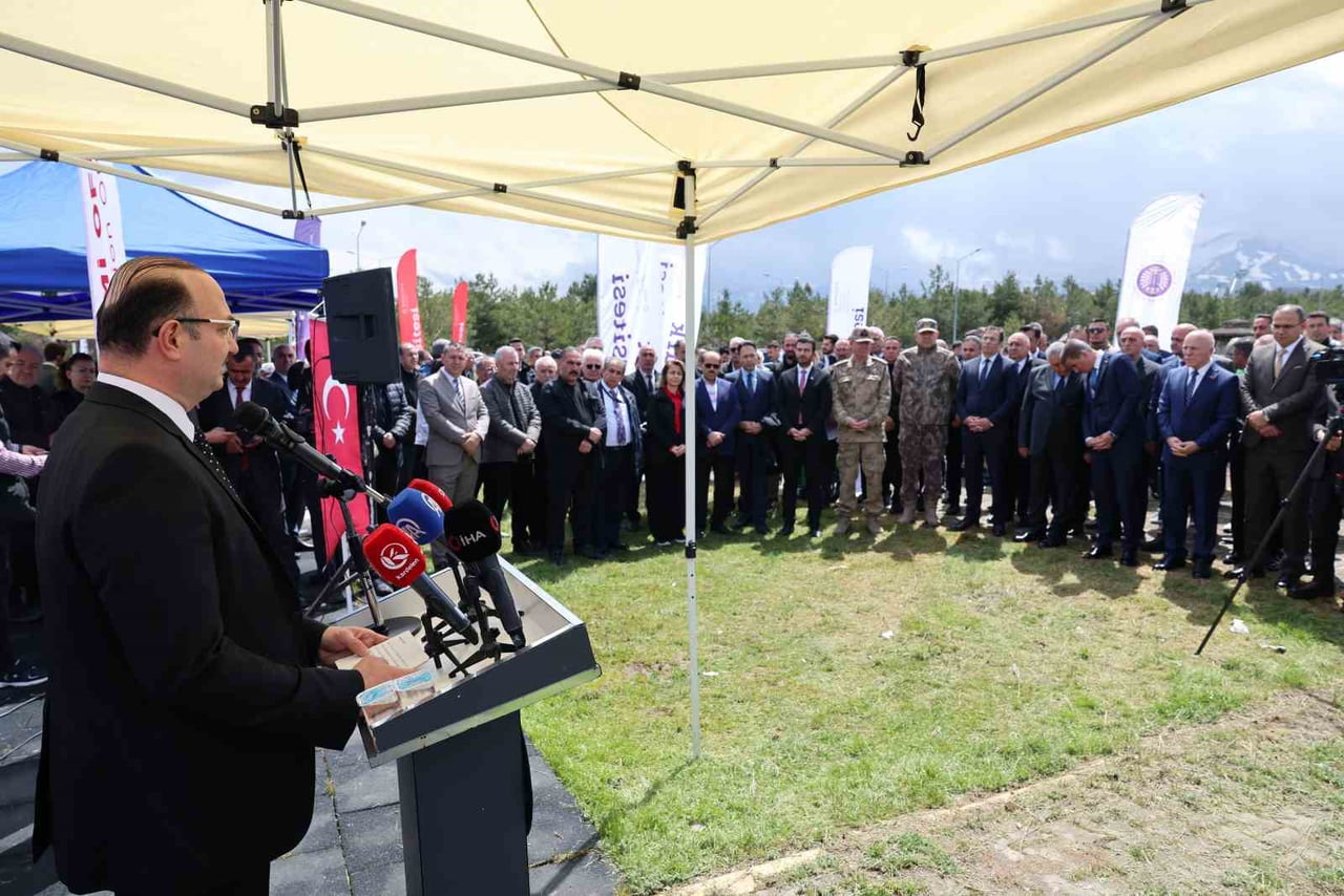ATATÜRK ÜNİVERSİTESİ KOORDİNASYONUNDA HAYATA GEÇİRİLECEK MİLLÎ TEKNOLOJİ ATÖLYESİNİN TEMEL ATMA...