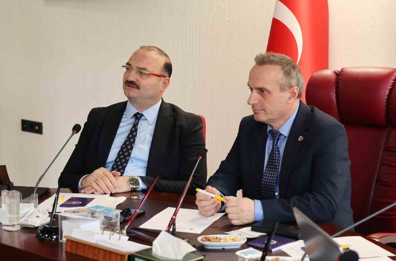ATATÜRK ÜNİVERSİTESİ, KUZEYDOĞU ANADOLU KARİYER FUARI (KUDAKAF’26) KAPSAMINDA TÜRKİYE’NİN İLAÇ...