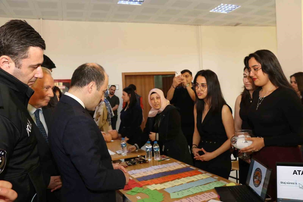 ATATÜRK ÜNİVERSİTESİ OLTU UYGULAMALI BİLİMLER FAKÜLTESİ "GELENEKSEL PROJE ZİRVESİ" YOĞUN İLE...