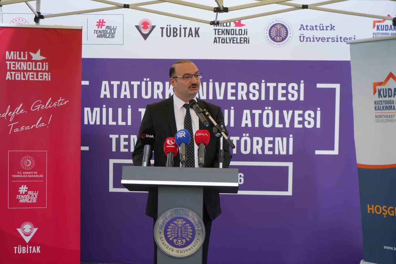 ATATÜRK ÜNİVERSİTESİ REKTÖRÜ PROF. DR. AHMET HACIMÜFTÜOĞLU