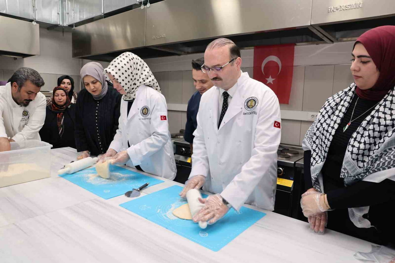 ATATÜRK ÜNİVERSİTESİ TURİZM FAKÜLTESİ İLE GÜZEL SANATLAR FAKÜLTESİ İŞ BİRLİĞİNDE DÜZENLENEN “TÜRK...