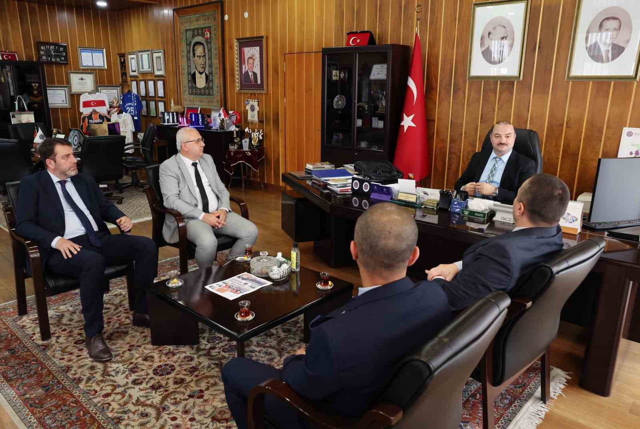 ATATÜRK ÜNİVERSİTESİ, ÜNİVERSİTE-SANAYİ İŞ BİRLİĞİ VİZYONU DOĞRULTUSUNDA İLAÇ SEKTÖRÜNÜN ÖNEMLİ...