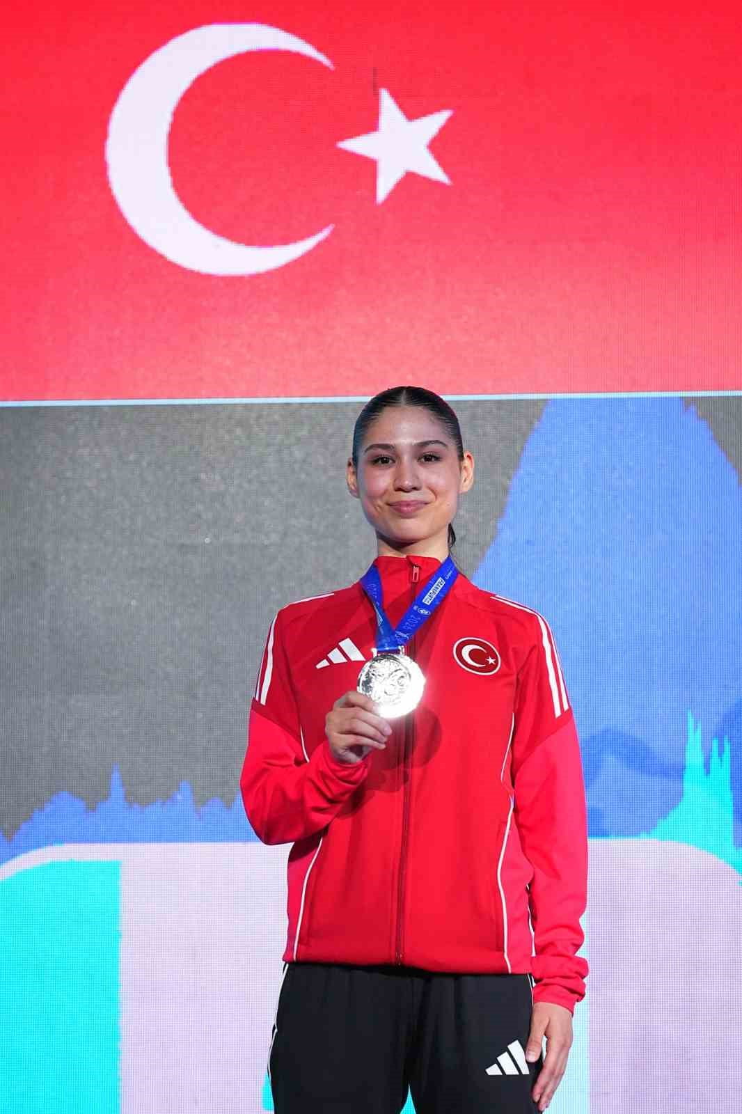AVRUPA KARATE ŞAMPİYONASI'NDA ZÜMRA REZZAN İM, GÜMÜŞ MADALYA KAZANDI