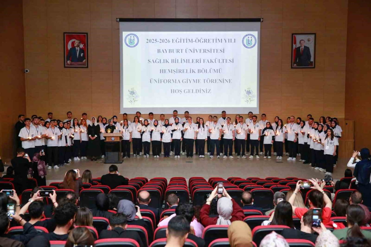 AYBURT'TA HEMŞİRELİK ÖĞRENCİLERİ İÇİN ÜNİFORMA GİYME TÖRENİ DÜZENLENDİ