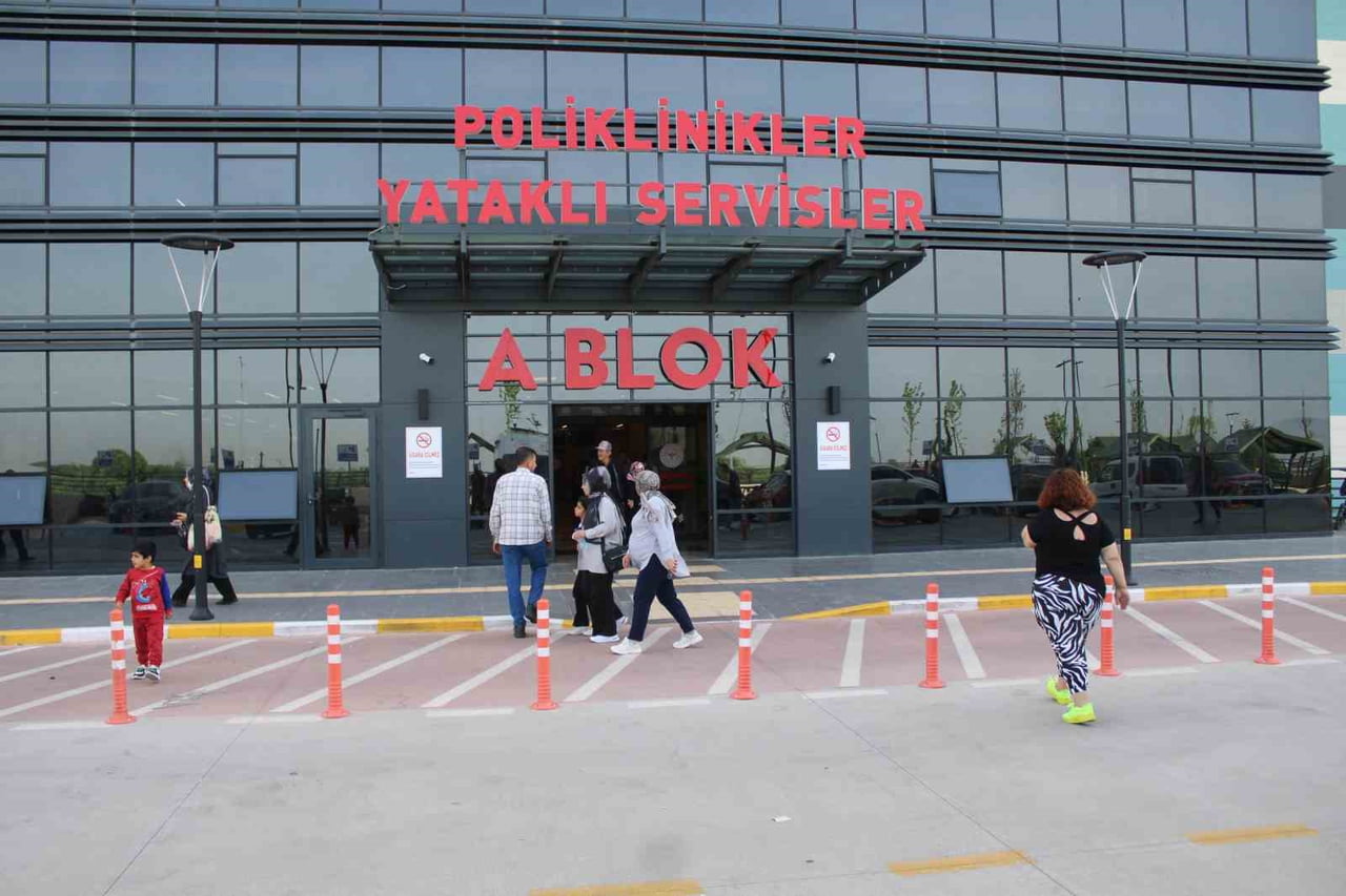 AYDA ORTALAMA 450 BİN HASTAYA HİZMET VERECEK OLAN AYDIN ŞEHİR HASTANESİ, POLİKLİNİKLERİN DE...