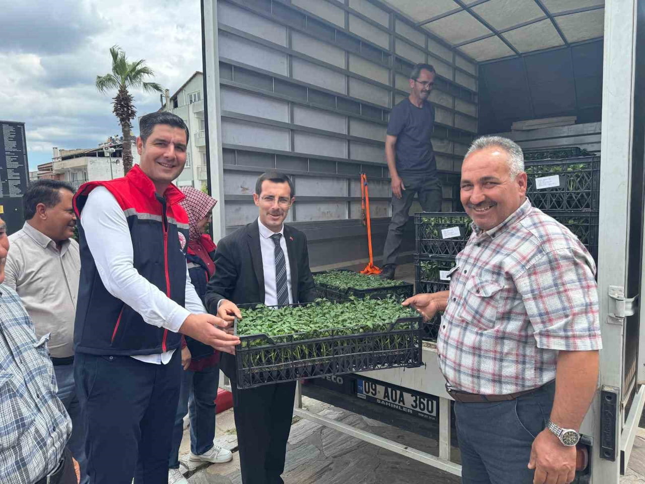 AYDIN'IN BOZDOĞAN İLÇESİNDE TARIM VE ORMAN BAKANLIĞI’NIN TAKE PROJESİ KAPSAMINDA ÜRETİCİLERE 14...