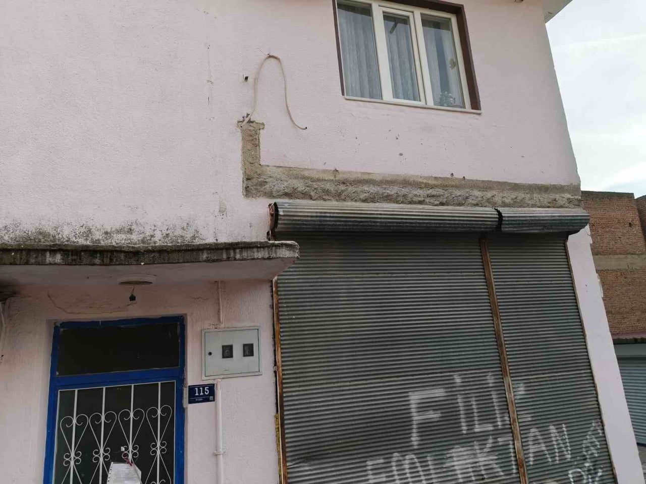 AYDIN'IN EFELER İLÇESİ MESUDİYE MAHALLESİ’NDE BULUNAN VE GEÇEN AY BALKONU ÇÖKMESİ NEDENİYLE 2...