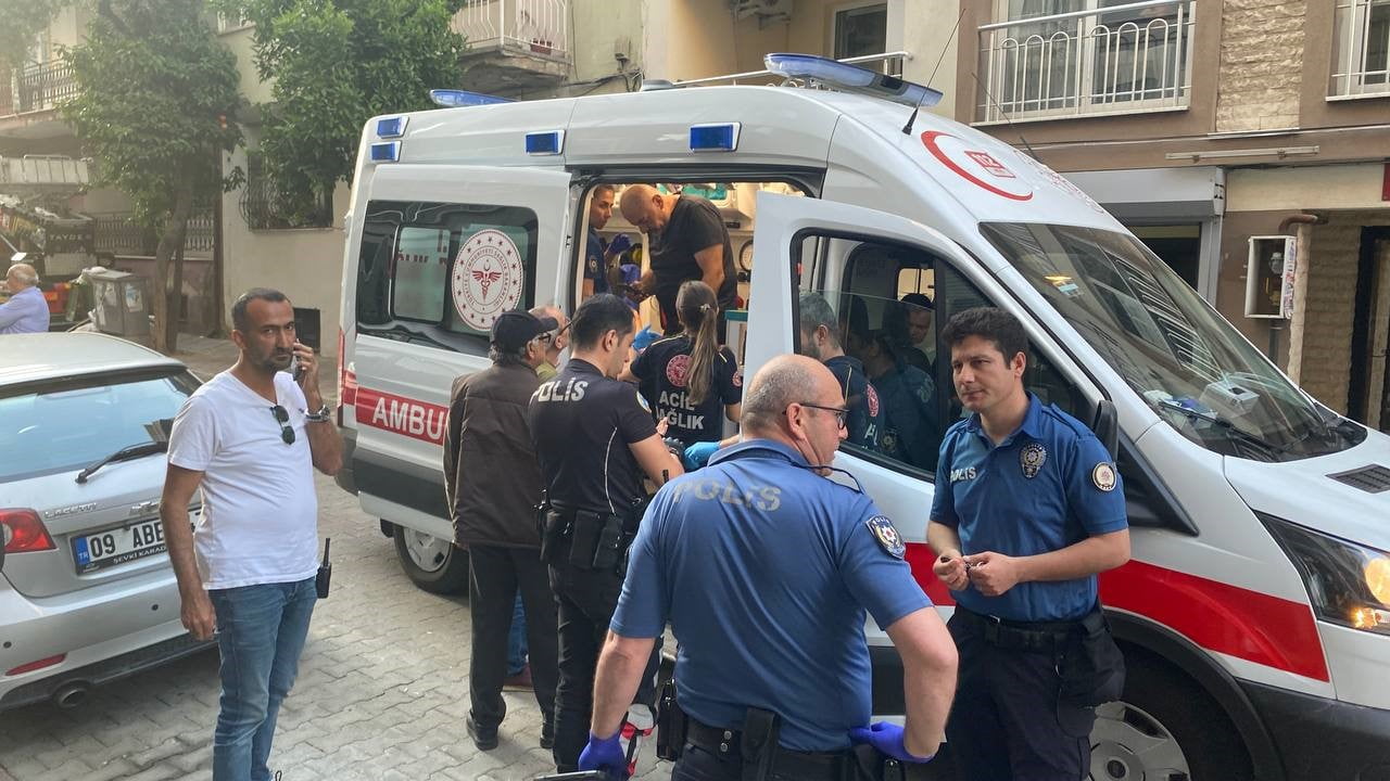 AYDIN'IN EFELER İLÇESİNDE ELİNDEKİ KILIÇLA SOKAK ORTASINDA GEZEREK KENDİNE ZARAR VERİP...