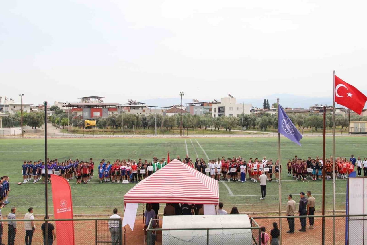 AYDIN'IN KÖŞK İLÇESİNDE DÜZENLENEN OKUL SPORLARI RAGBİ YILDIZLAR-KÜÇÜKLER GRUP YARIŞMALARI...
