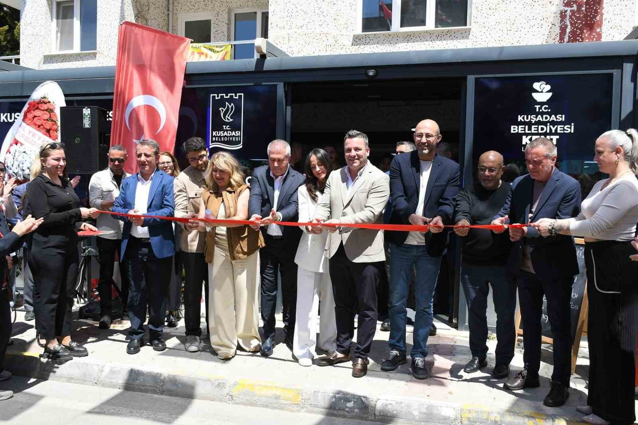 AYDIN'IN KUŞADASI İLÇESİNDE BELEDİYE TARAFINDAN HAYATA GEÇİRİLEN KENT LOKANTASI DÜZENLENEN TÖRENLE...