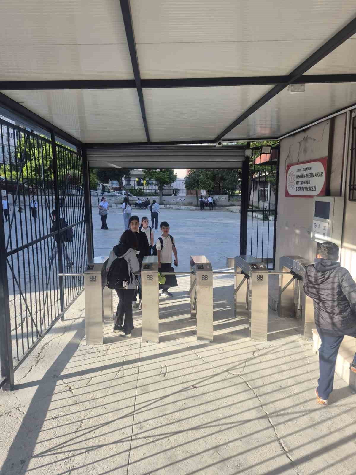 AYDIN'IN KUŞADASI İLÇESİNDE BULUNAN NERMİN METİN AKAR ORTAOKULU'NDA, ÖĞRENCİ GÜVENLİĞİNİ ARTIRMAK...