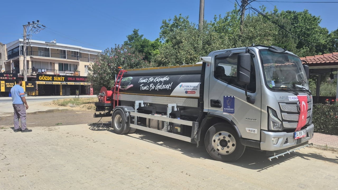 AYDIN'IN KUŞADASI İLÇESİNE BAĞLI DAVUTLAR MAHALLESİ'NDE YAKLAŞAN KURBAN BAYRAMI ÖNCESİNDE BELEDİYE...