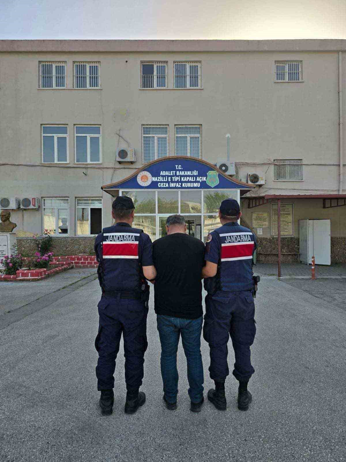 AYDIN'IN NAZİLLİ İLÇESİNDE GÜVENİ KÖTÜYE KULLANMA SUÇUNDAN ARANAN ŞAHIS, KISKIVRAK...