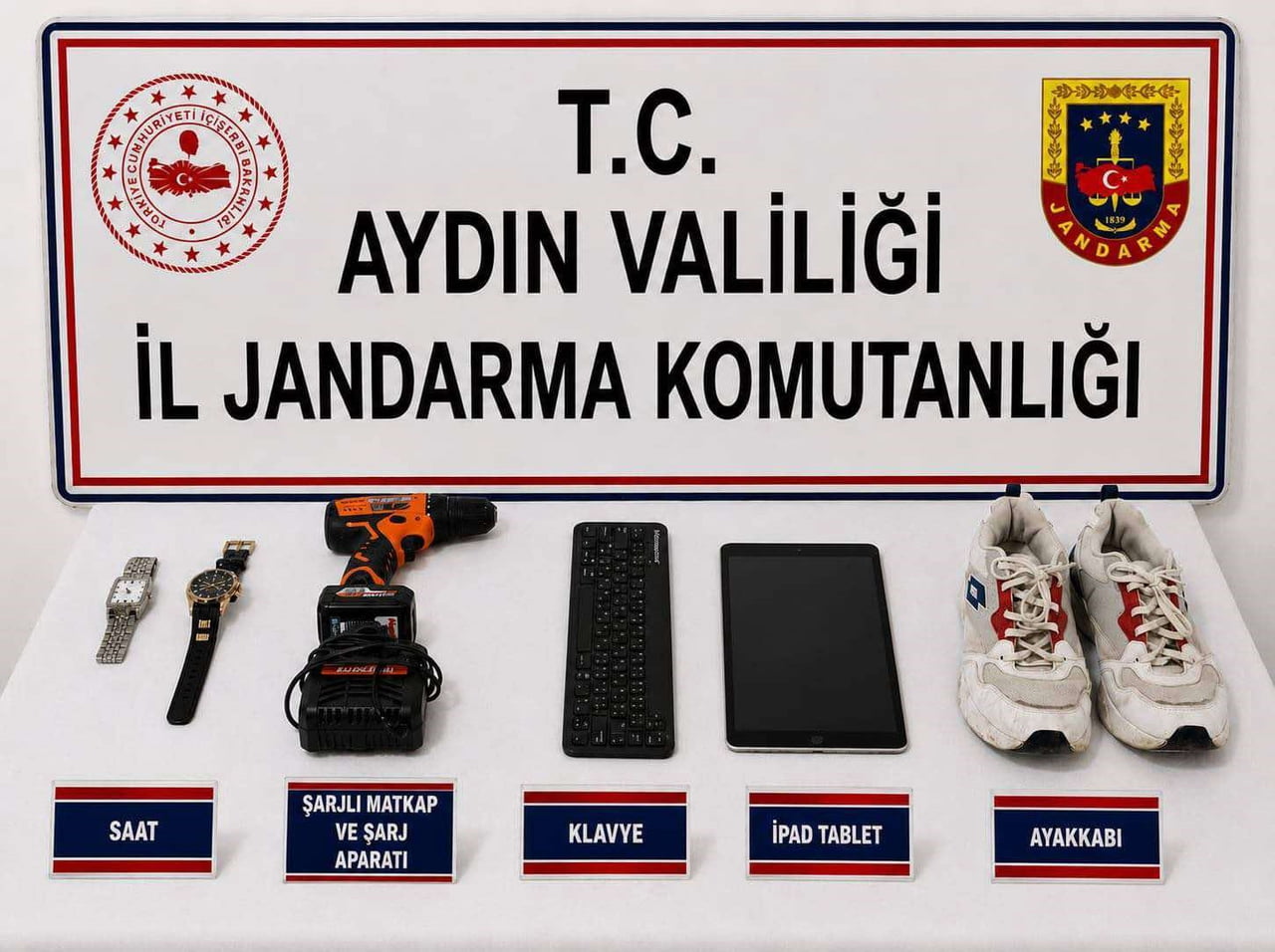 AYDIN'IN NAZİLLİ İLÇESİNDE KOMŞUSUNUN EVİNDEN ÇEŞİTLİ EŞYALAR ÇALDIĞI BELİRLENEN ŞÜPHELİ, GÜVENLİK...
