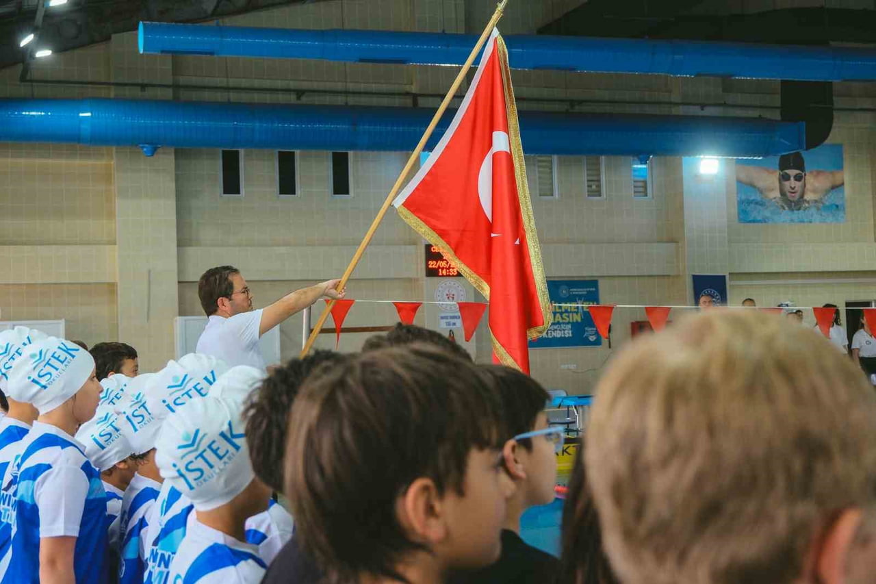 AYDIN ADNAN MENDERES ÜNİVERSİTESİ (ADÜ) YÜZME HAVUZU’NDA DÜZENLENEN OKUL SPORLARI MİNİKLER YÜZME...