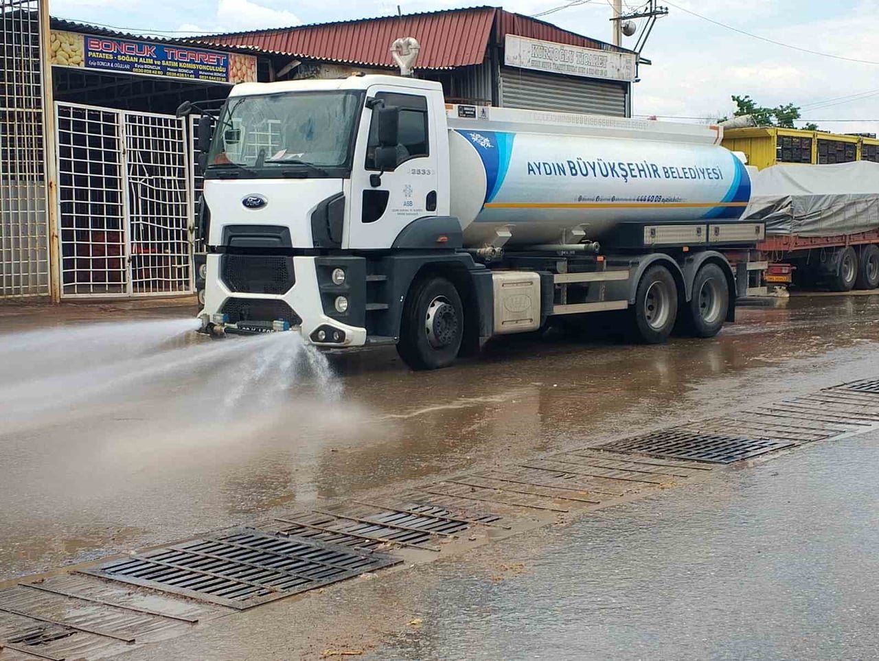 AYDIN BÜYÜKŞEHİR BAYRAM ÖNCESİ ÇALIŞMALARINI SÜRDÜRÜYOR