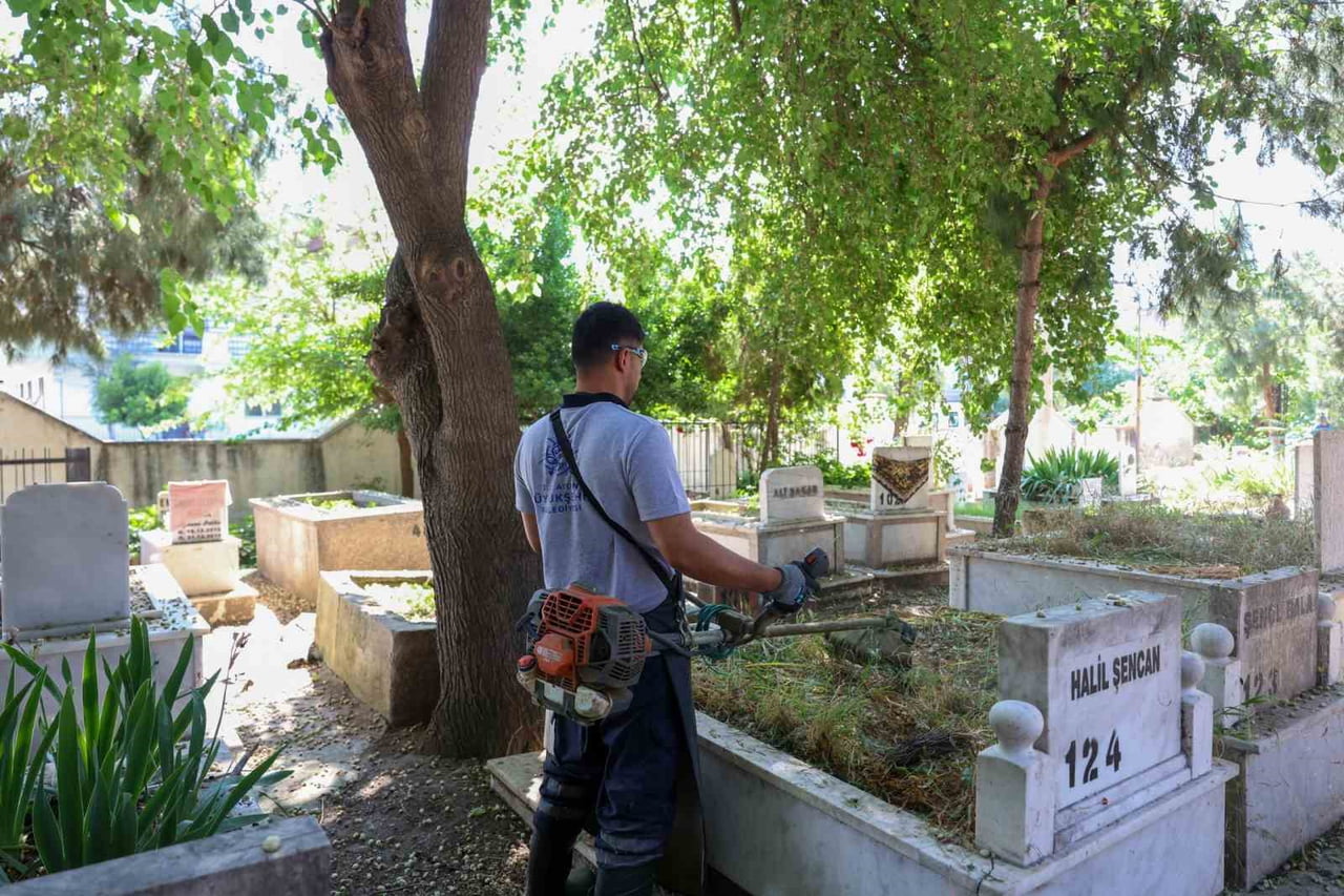 AYDIN BÜYÜKŞEHİR BELEDİYESİ, KURBAN BAYRAMI ÖNCESİNDE VATANDAŞLARIN KABİR ZİYARETLERİNİ DAHA TEMİZ...