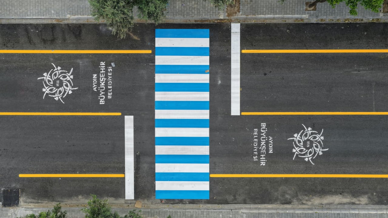 AYDIN BÜYÜKŞEHİR BELEDİYESİ TARAFINDAN EFELER İLÇESİ FİDANLIK CADDESİ’NDE YÜRÜTÜLEN ASFALT...