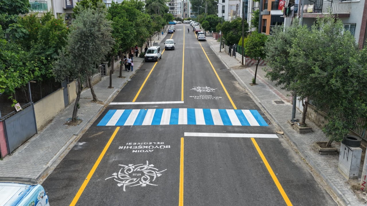 AYDIN BÜYÜKŞEHİR BELEDİYESİ TARAFINDAN EFELER İLÇESİ FİDANLIK CADDESİ’NDE YÜRÜTÜLEN ASFALT...