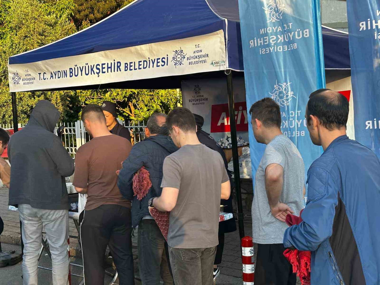 AYDIN BÜYÜKŞEHİR VATANDAŞLARLA BAYRAMLAŞTI