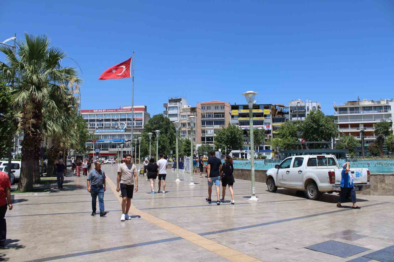 AYDIN’DA 15-24 YAŞ ARALIĞINDAKİ GENÇ NÜFUS 146 BİN 843 KİŞİ OLURKEN, GENÇLERİN TOPLAM NÜFUSA ORANI...