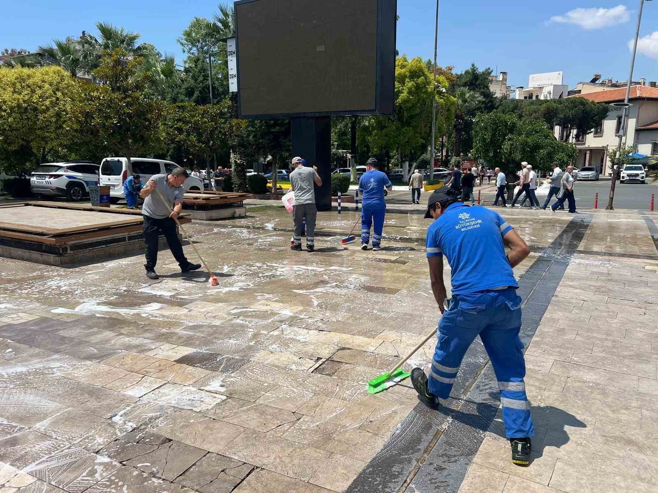 AYDIN’DA KURBAN BAYRAMI ÖNCESİ KENT GENELİNDE TEMİZLİK ÇALIŞMALARINI HIZLANDIRAN AYDIN BÜYÜKŞEHİR...
